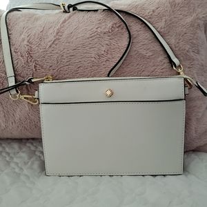 NWOT Crown & Ivy crossover slim handbag